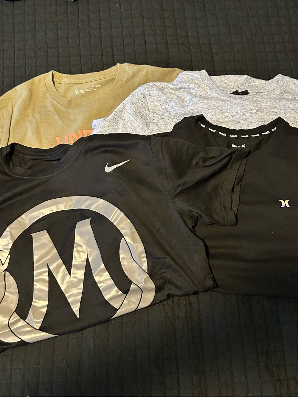 Tee shirt lot of 4 size medium